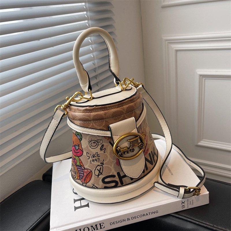 Cartoon Little Bear Water Bucket For Women New Graffiti Cylinder Handbag High End Fashion One Shoulder Crossbody Bag