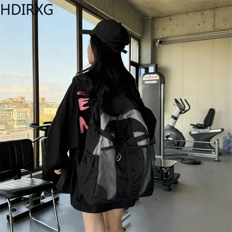 2025S Fashion Designer Women Men Schoolbag Lightweight Large Capacity School Outdoor Backpack Black Girl Casual Couples Shoulder Bags Students Supply