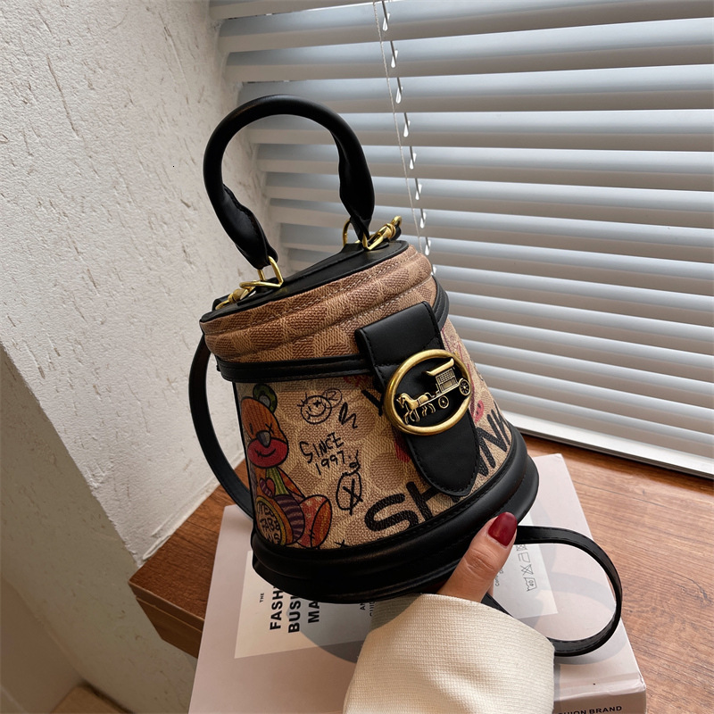 Cartoon Little Bear Water Bucket For Women New Graffiti Cylinder Handbag High End Fashion One Shoulder Crossbody Bag