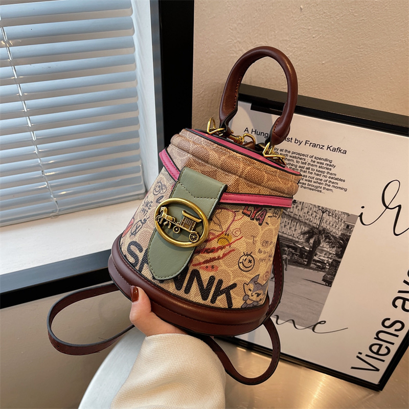 Cartoon Little Bear Water Bucket For Women New Graffiti Cylinder Handbag High End Fashion One Shoulder Crossbody Bag