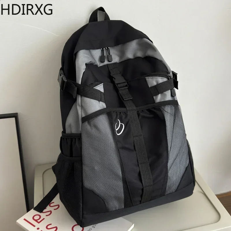 2025S Fashion Designer Women Men Schoolbag Lightweight Large Capacity School Outdoor Backpack Black Girl Casual Couples Shoulder Bags Students Supply