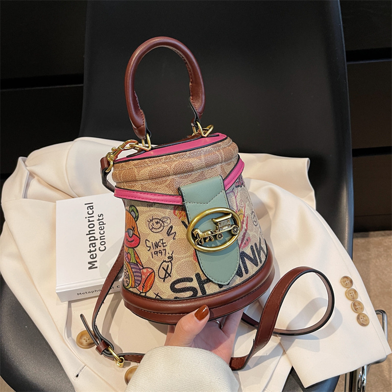 Cartoon Little Bear Water Bucket For Women New Graffiti Cylinder Handbag High End Fashion One Shoulder Crossbody Bag