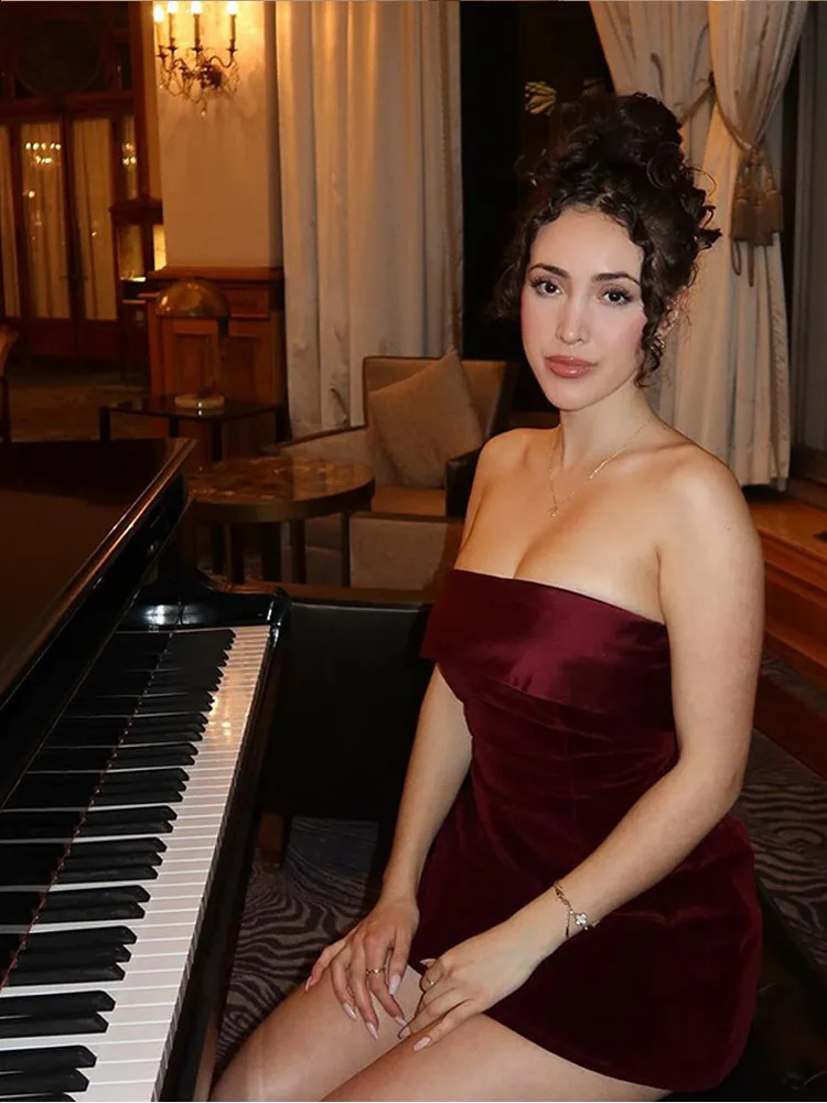 Elegant Burgundy slant neck womens ultra-thin dress sexy sleeveless backless A-line mini dress retro womens nightclub party vest 241231