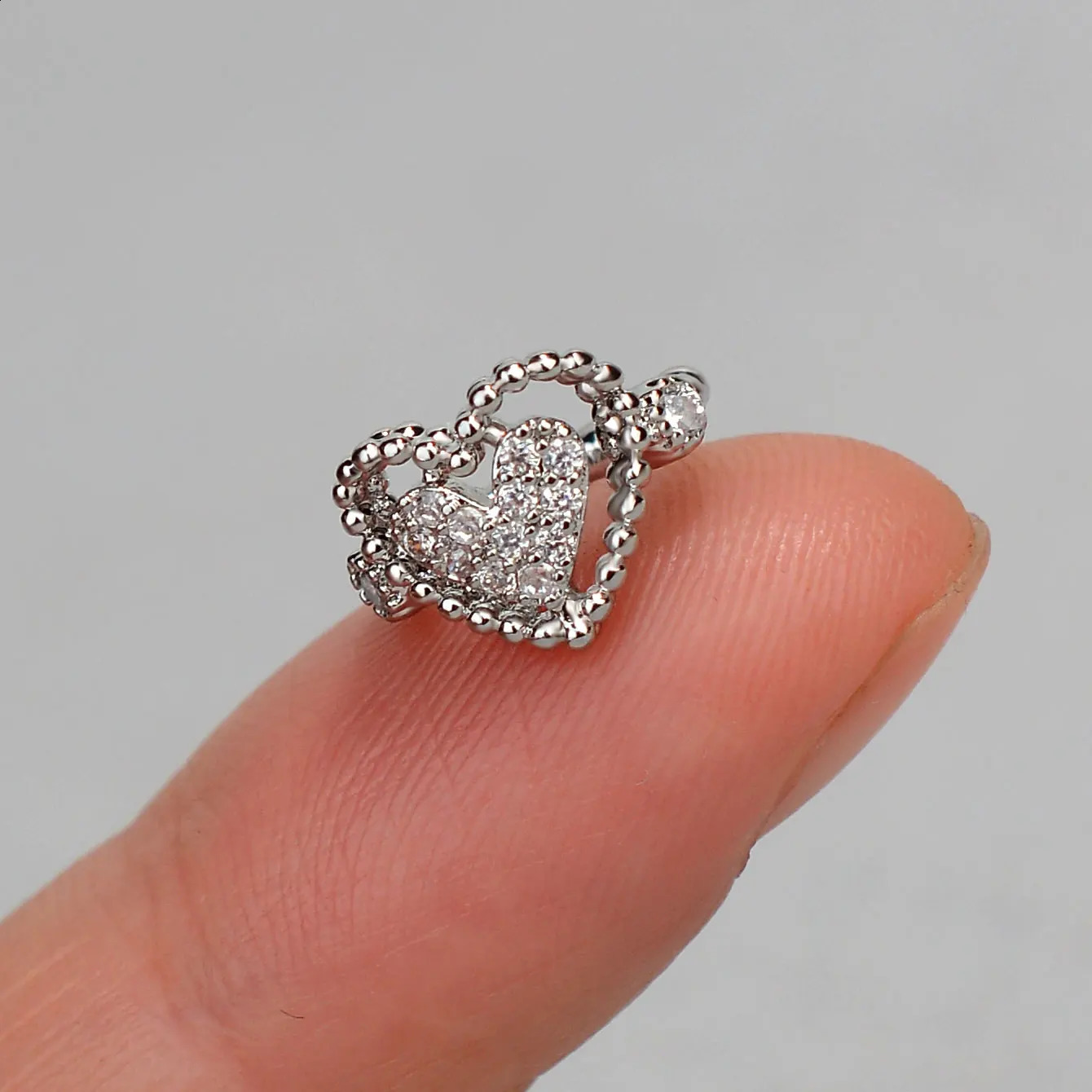 1PC Delicate Zircon Clip on Earrings Female Heart Ear Cuff No Piercings Cartilage for Women 2025 Fashion Jewelry 241225