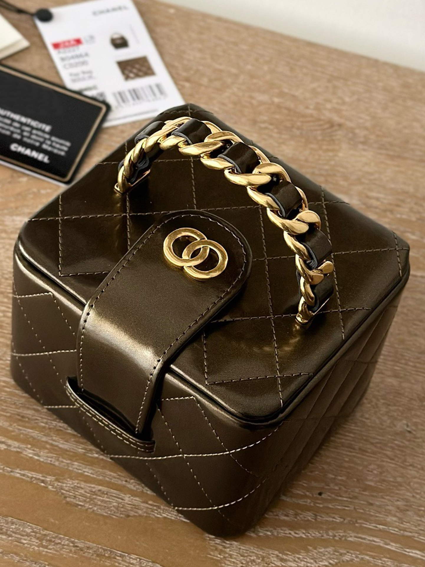 Ladies exquisite makeup bag vintage handbag fashionable square bag with mirror inside patent leather bag full of high end feeling 2227