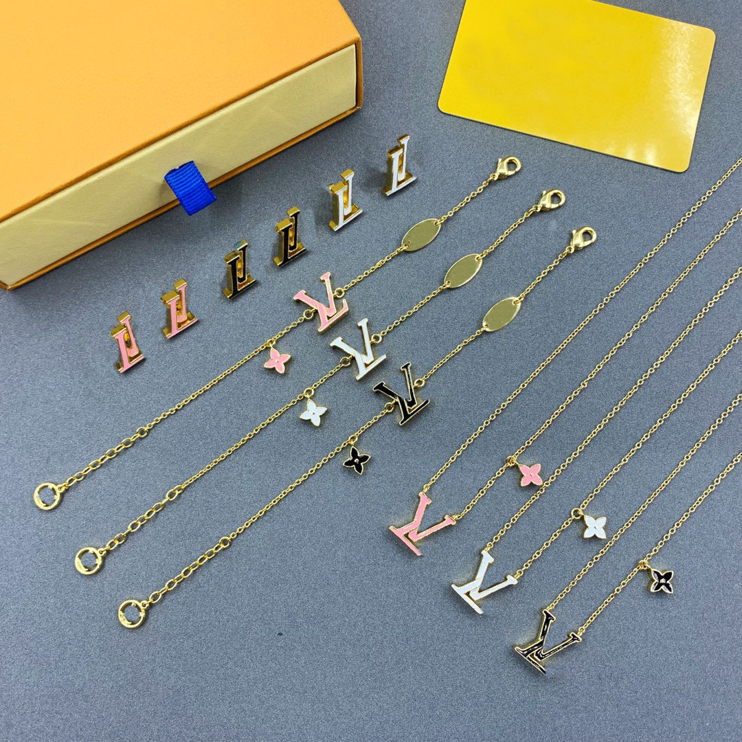 Fashion Pendant Women's Necklace Letter Necklace Gift Birthday Gift High Quality Luxury Design Classic Style Earnail Bracelet Necklace Set