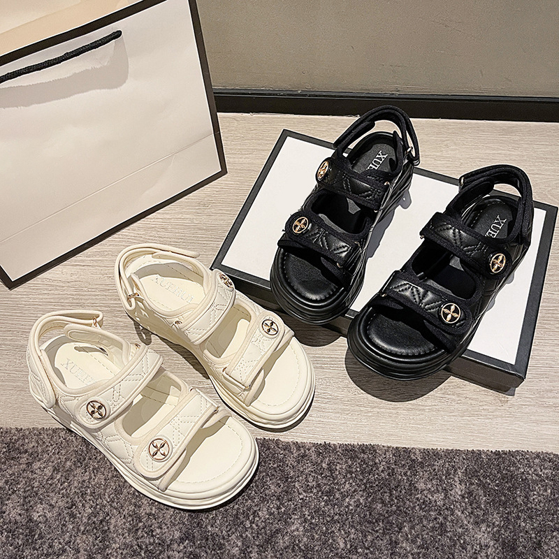 Designer 2025 new Free shipping flat for womens designer sandals black white Summer beach slippers size 35-40
