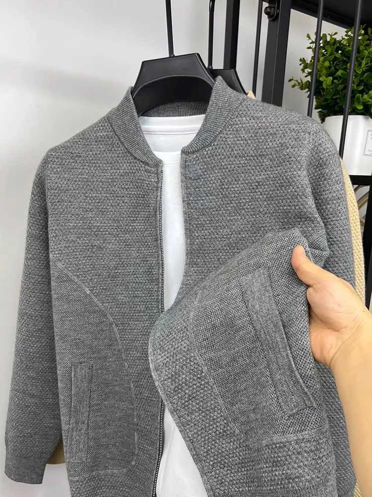 High Quality double zipper baseball collar sweater mens winter new casual poCKet cardigan wool sweater THiCKened warm knit jaCKet T250102