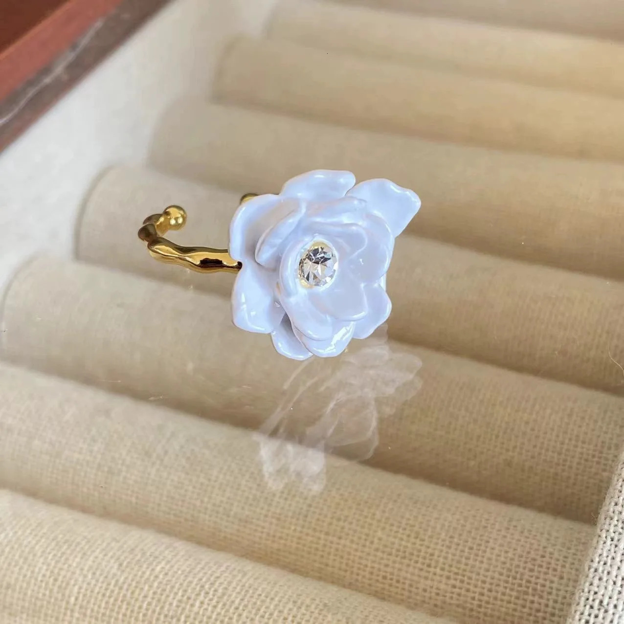 European And American Enamel Camellia White Earrings Necklace gardenia Bracelet Ring Set Wholesale For Woman 241231