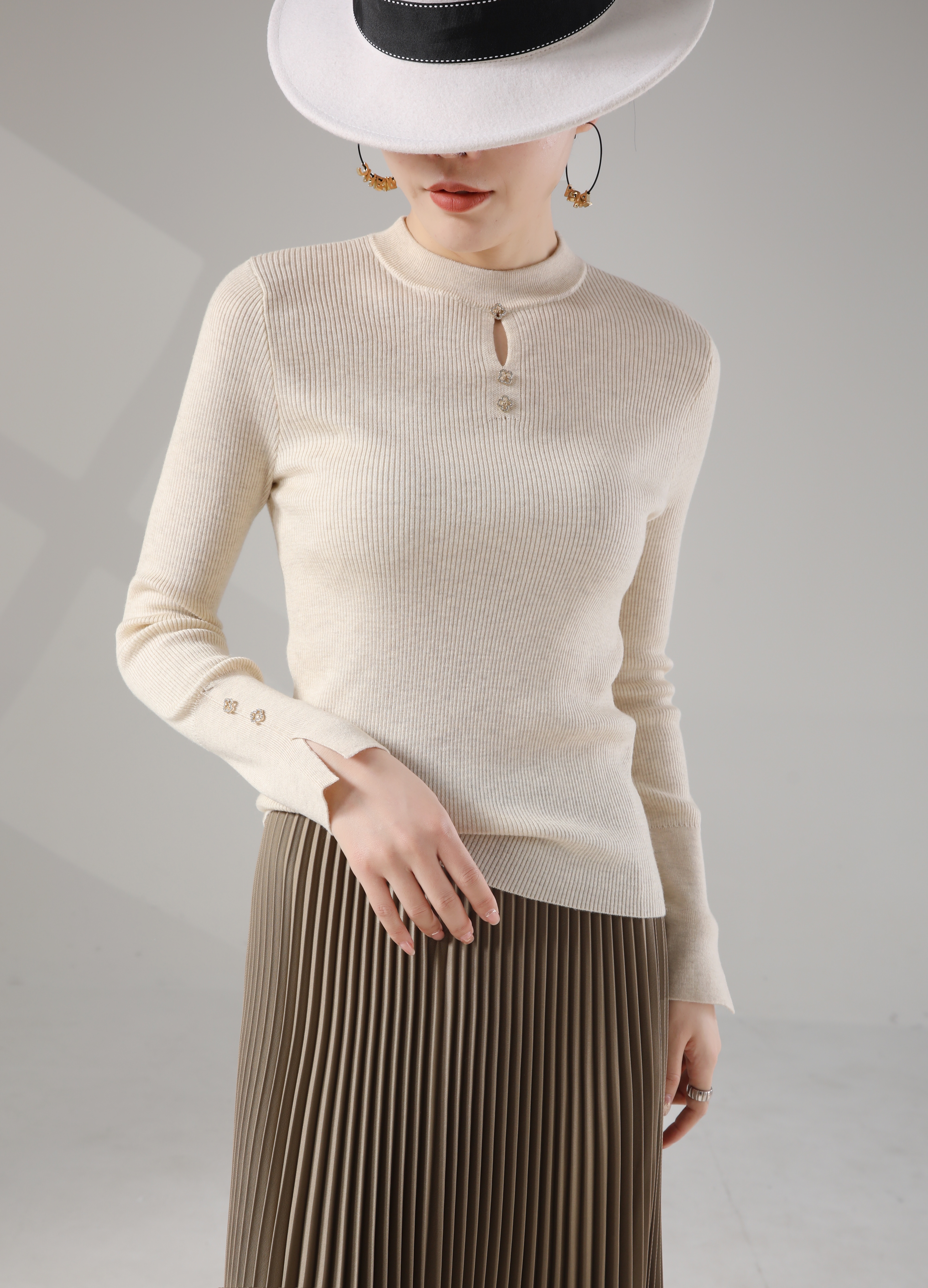 Women's Knit Sweater - Cozy & Stylish Pullover for Everyday Wear