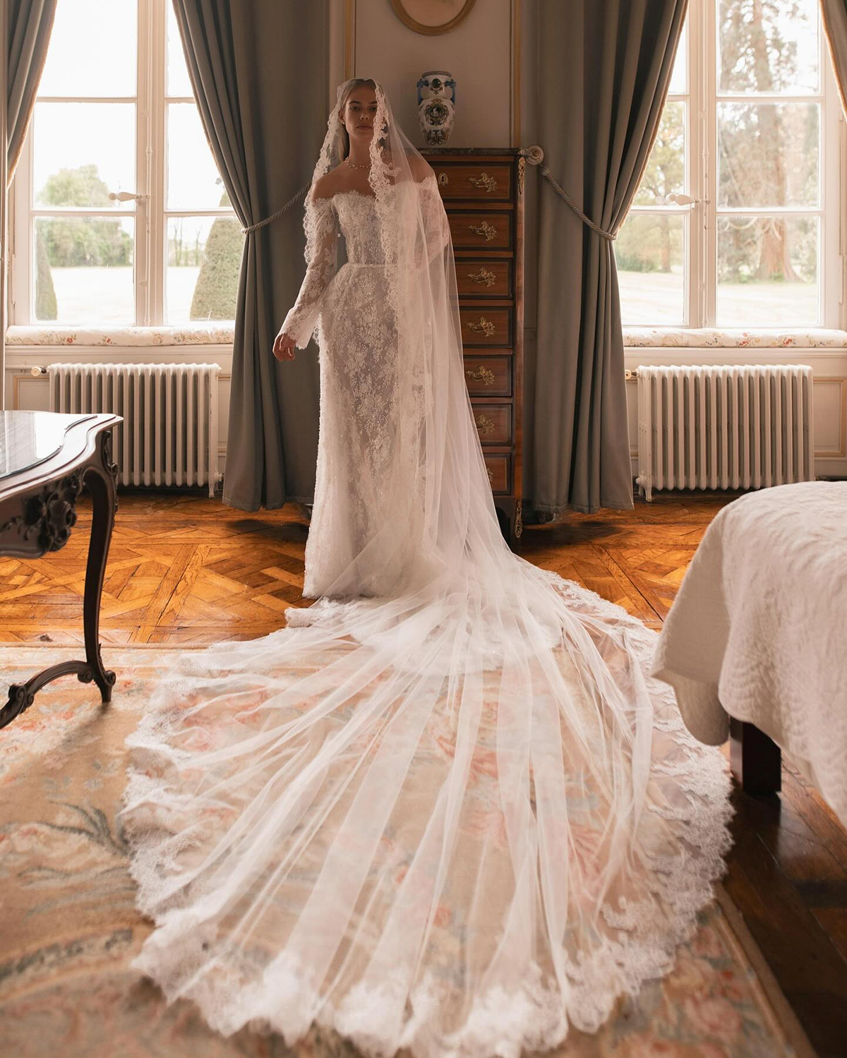 Elegant Wedding Dress Pearls Mermaid Bridal Gowns Off Shoulder Lace Up Illusion Long Sleeves Bride Dresses Customized Plus Size Vestido de novia