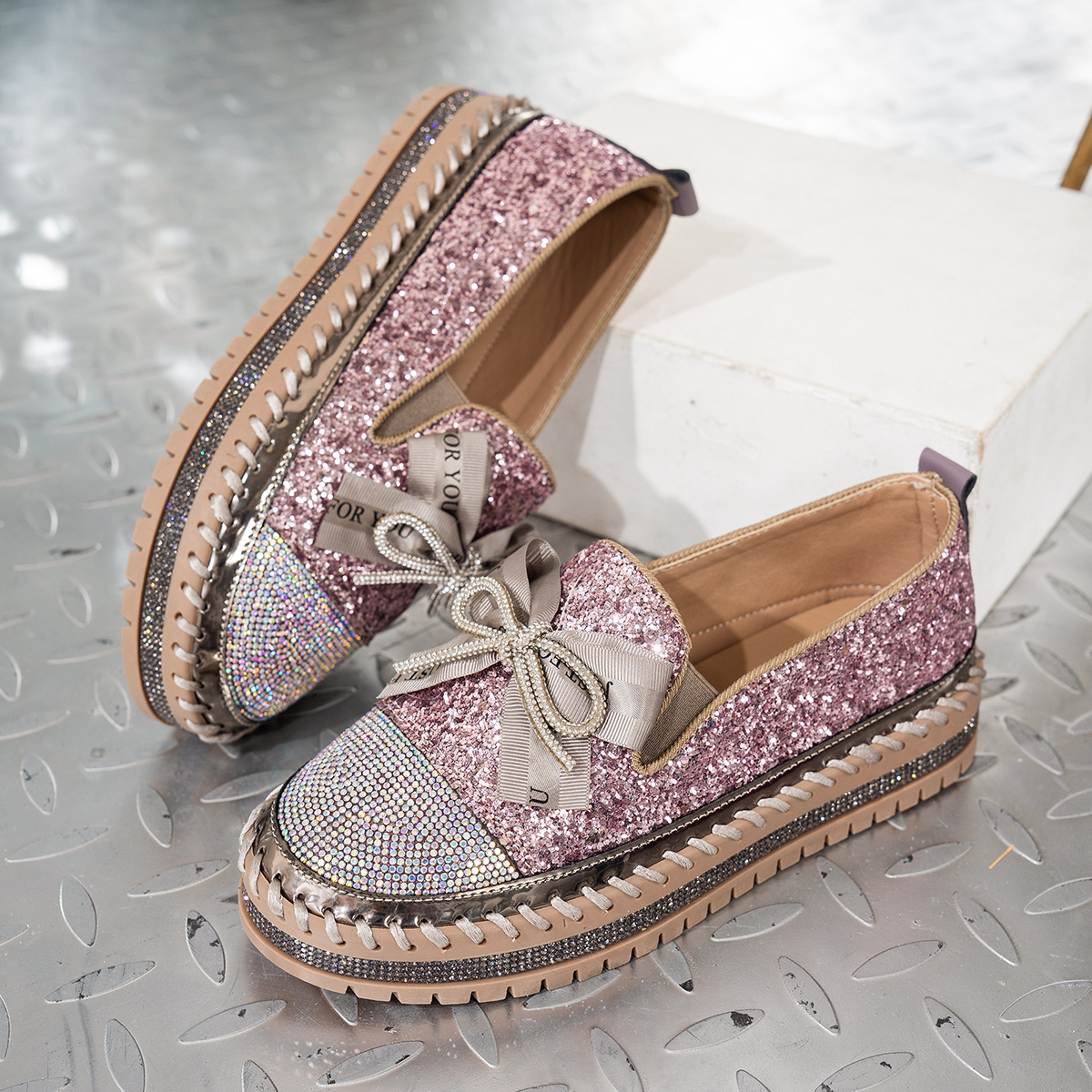2025 New Shiny Rhinestone Designer Loafers Women's Thick Soled Bow Muffin Bottom Cover Foot Single Shoe Fashionable and casual flat shoes Luxury 