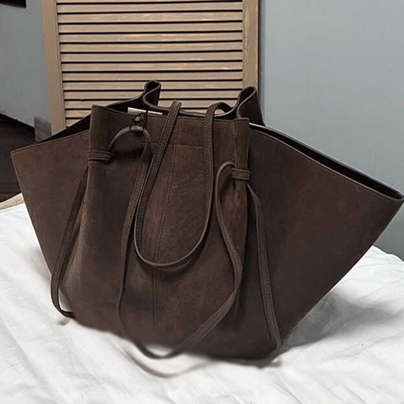 Fall/Winter New Fashion Suede Vintage Wing Large Capacity Single Shoulder Tote Handbag Designer For Easy Commuting Bag