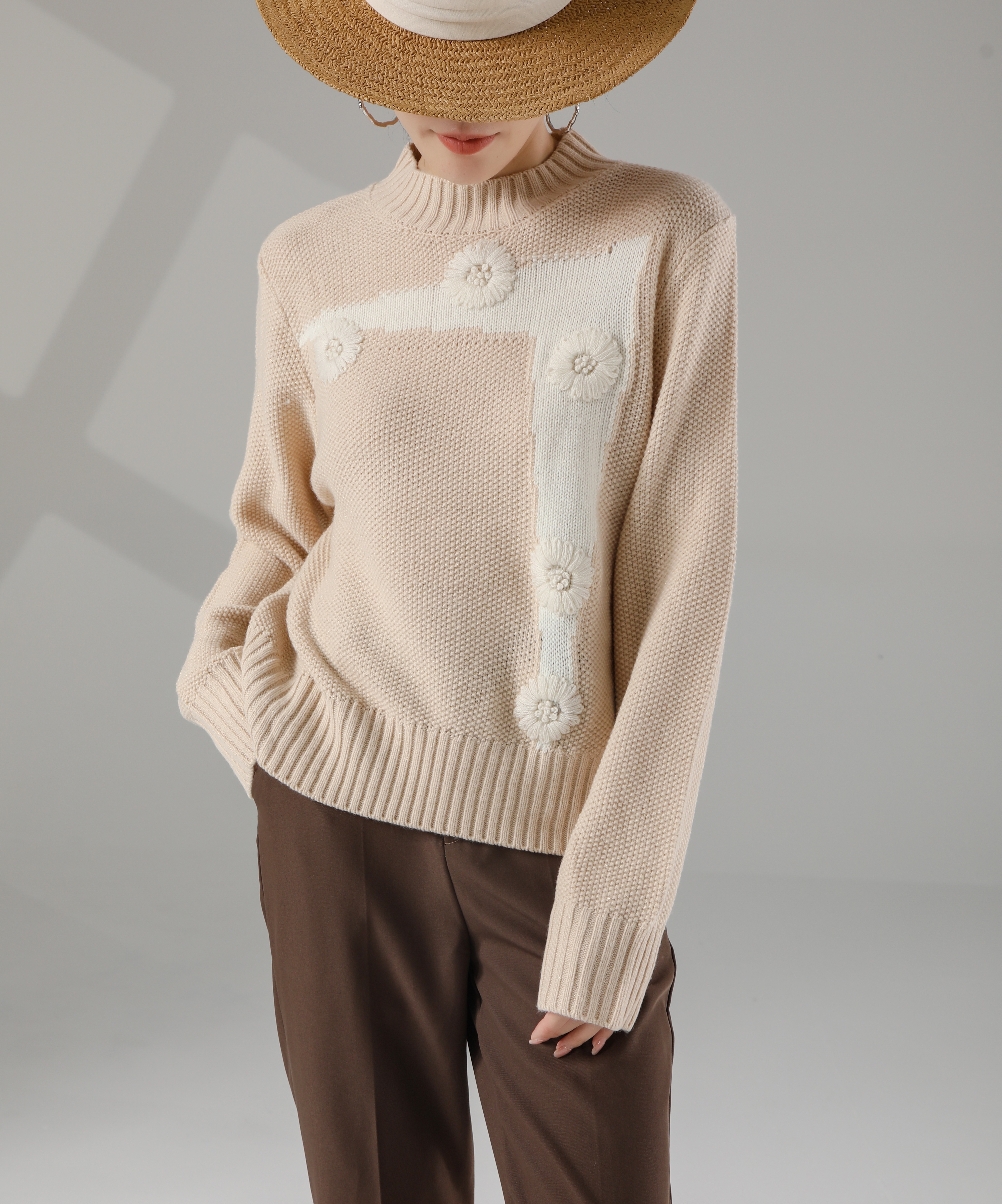 Chic Ladies' Casual Knitting Top Versatile and Cozy Everyday Garment