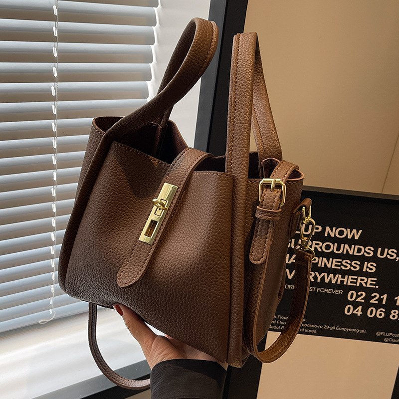 Women Shoulder Bag Fashion Popular Versatile Designer Bag Tote Bag Retro High-end Triple Black Beige Grey Brown Coffee Free shipping