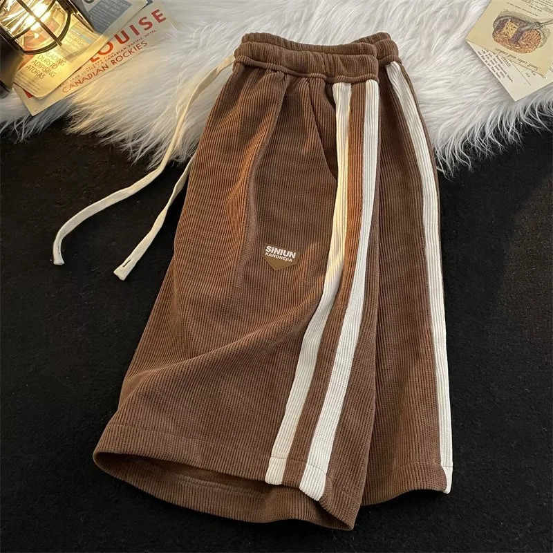 2025 Summer Mens Casual Shorts American Retro Loose Straight Shorts Fashion Strip Contrastive Color Gym Shorts 241231