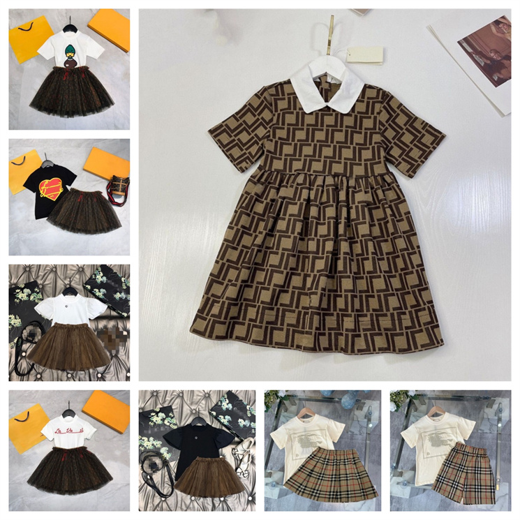 Designer Girls Boys Sportswear Collection High Quality T-shirts and Sweatpants 2 Casual wear fashion collection A22