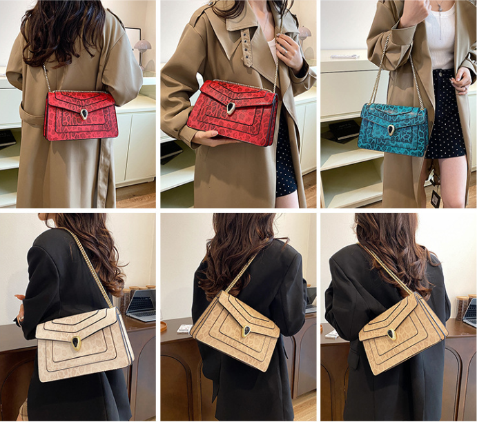 Women's Vintage-Style Mini Crossbody Bag with Leopard Print and Chain Strap