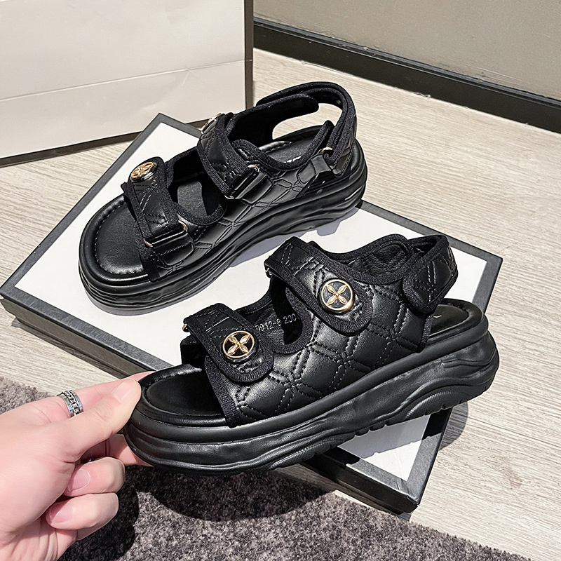 Designer 2025 new Free shipping flat for womens designer sandals black white Summer beach slippers size 35-40