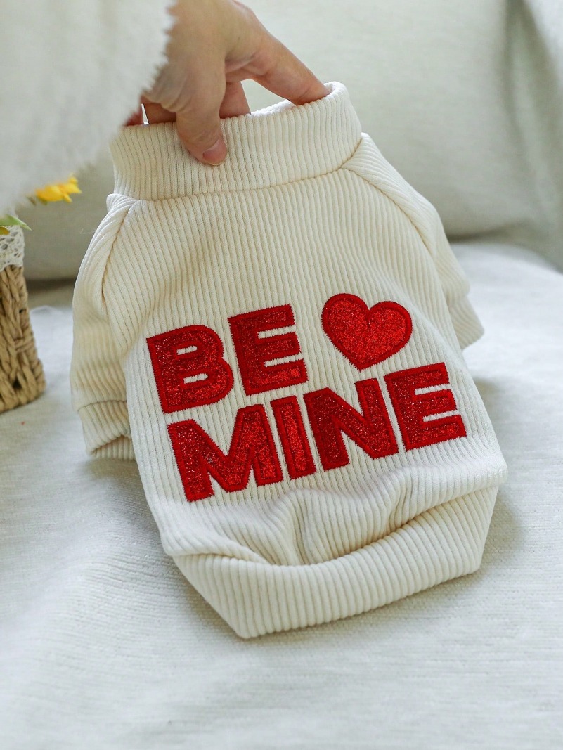 Pet Clothes Dog/Cat Apparel New Spring/Summer Outfit Pullover Two-Leg Shirt with Heart-Shaped Pattern Round Neck