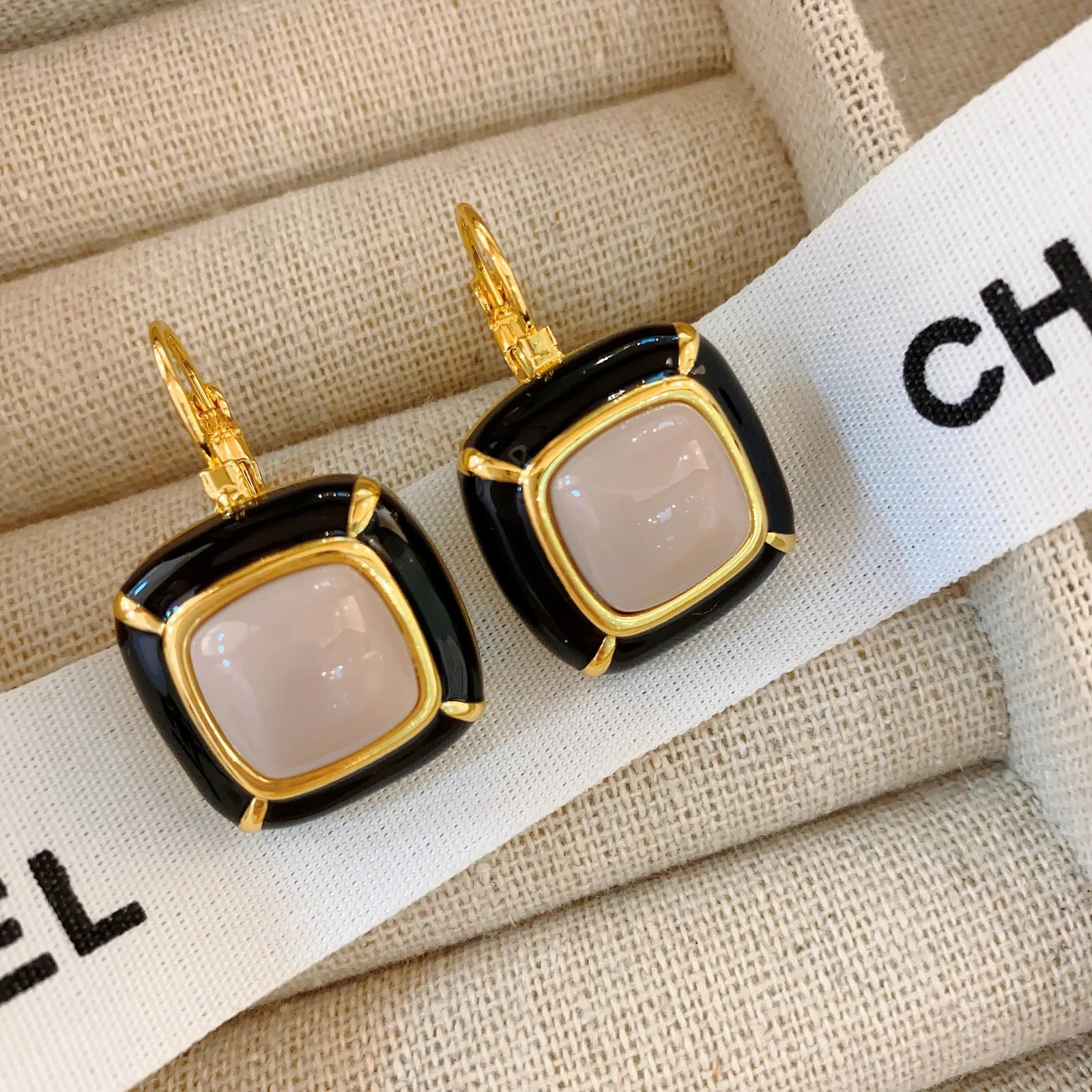 Retro nude pink square pendant earrings button fashion jewelry party womens earrings French hook 250102