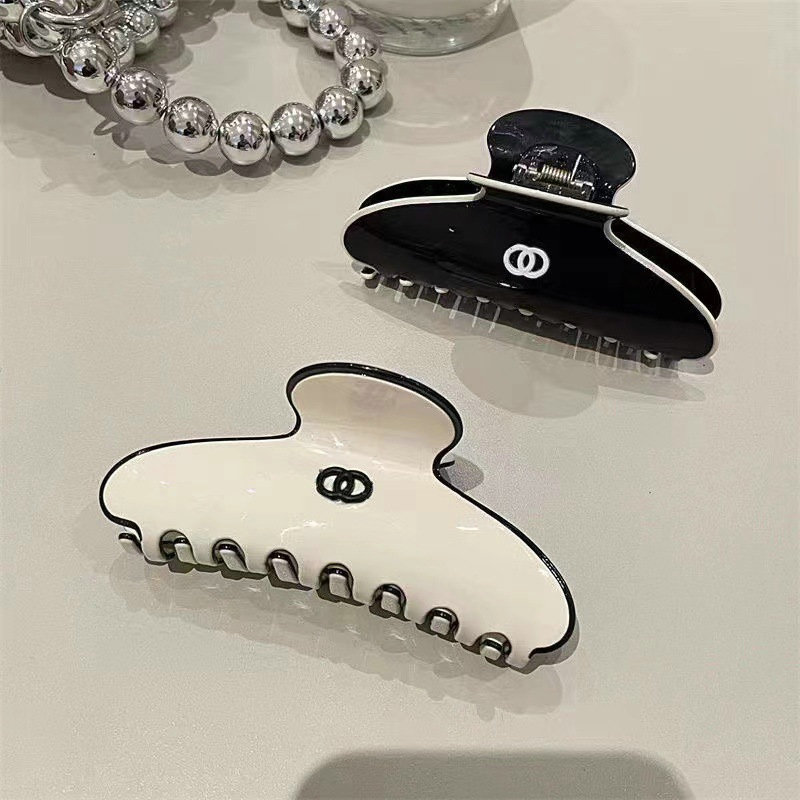 Luxury Designer Hair Clips Brand Letter Black White Hair Clip Fashion Women Claws Crab Girl Shark Clip Headwear Barrette Hair Accessories