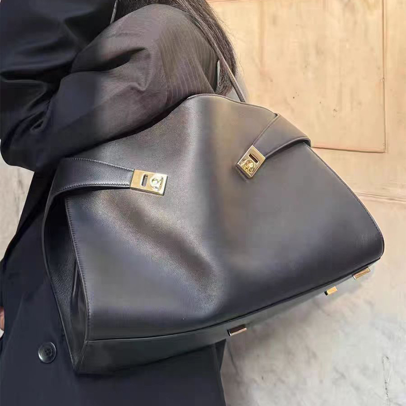 Brand All-Match Lock Buckle Shoulder Underarm Large Capacity Mommy Designer Hardware Crossbody Bag Women Roomy Bags