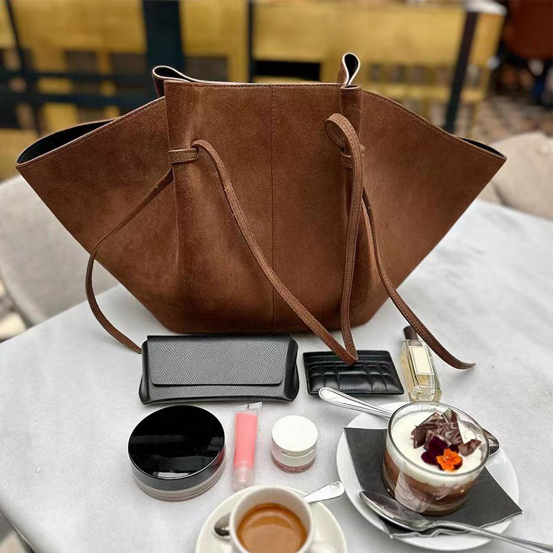 Fall/Winter New Fashion Suede Vintage Wing Large Capacity Single Shoulder Tote Handbag Designer For Easy Commuting Bag