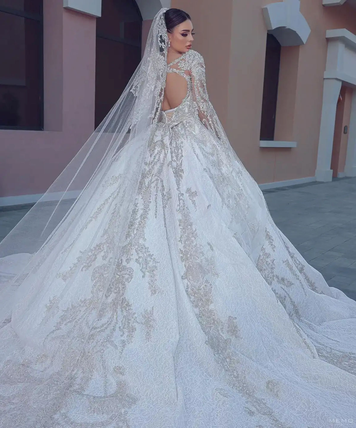 Ball Gorgeous Gown Wedding Dresses Shawl Sleeve Crystal Bridal Gowns Shine Beads Sequins Lace Sweep Tail Plus Size Customized Dress H
