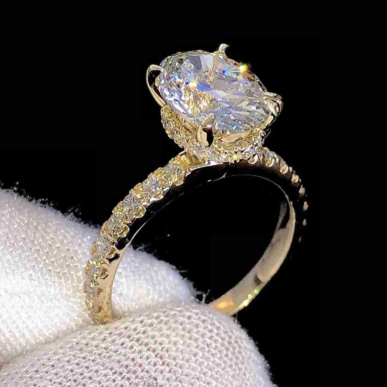 Hot Sale Real Gold S925 Silver Women Engagement Wedding Rings Set Oval Cut Diamond Engagement Rings Moissanite