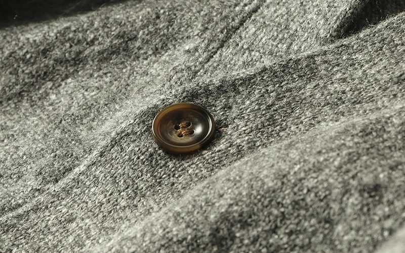 High Quality Thick and warm autumn new mens wool V-neck knitted cardigan simple and classic suitable for sportswear basic outerwear American retro T25