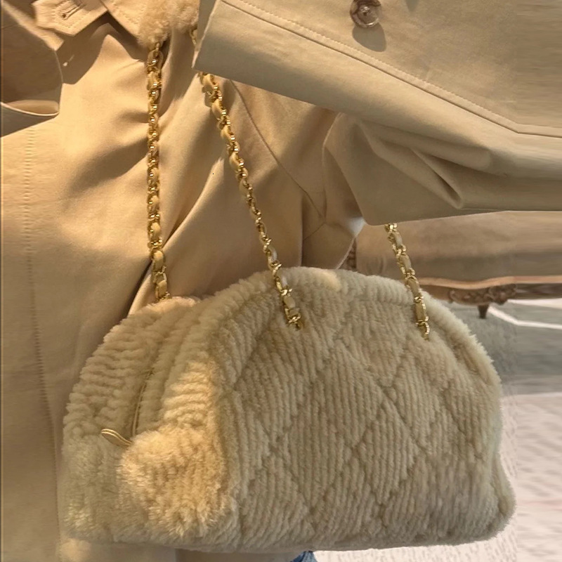 Bag Ins Internet Celebrity's Casual Versatile Small Fragrant Style Diamond Grid Hairy Bowling Chain, Single Shoulder Armpit Bag For Women