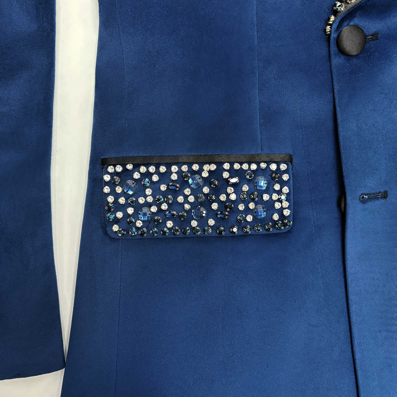 Gorgeous Wedding Tuxedos Beaded Crystal 1 Piece Set Coat Men Suits Peaked Lapel Double Breasted Groom Wear Party Event Customized