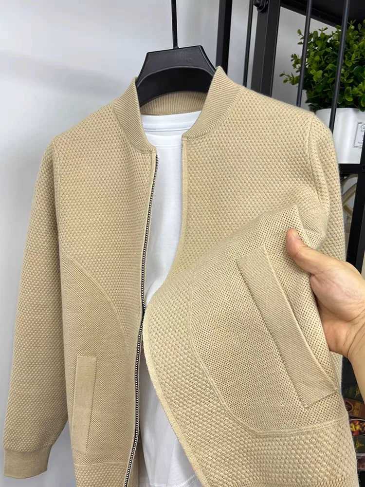 High Quality double zipper baseball collar sweater mens winter new casual poCKet cardigan wool sweater THiCKened warm knit jaCKet T250102