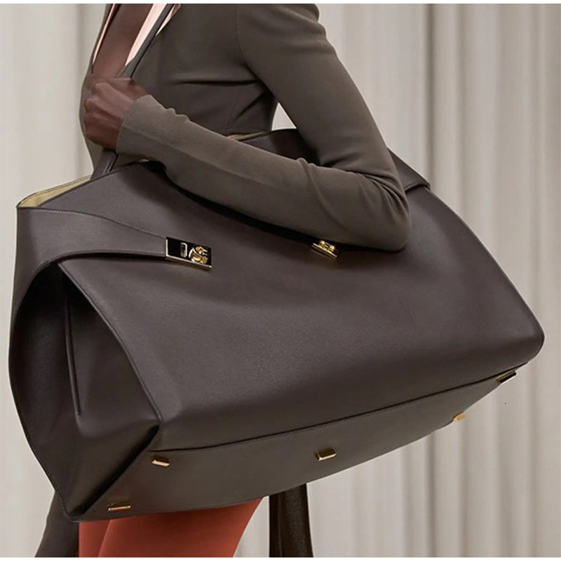 Brand All-Match Lock Buckle Shoulder Underarm Large Capacity Mommy Designer Hardware Crossbody Bag Women Roomy Bags