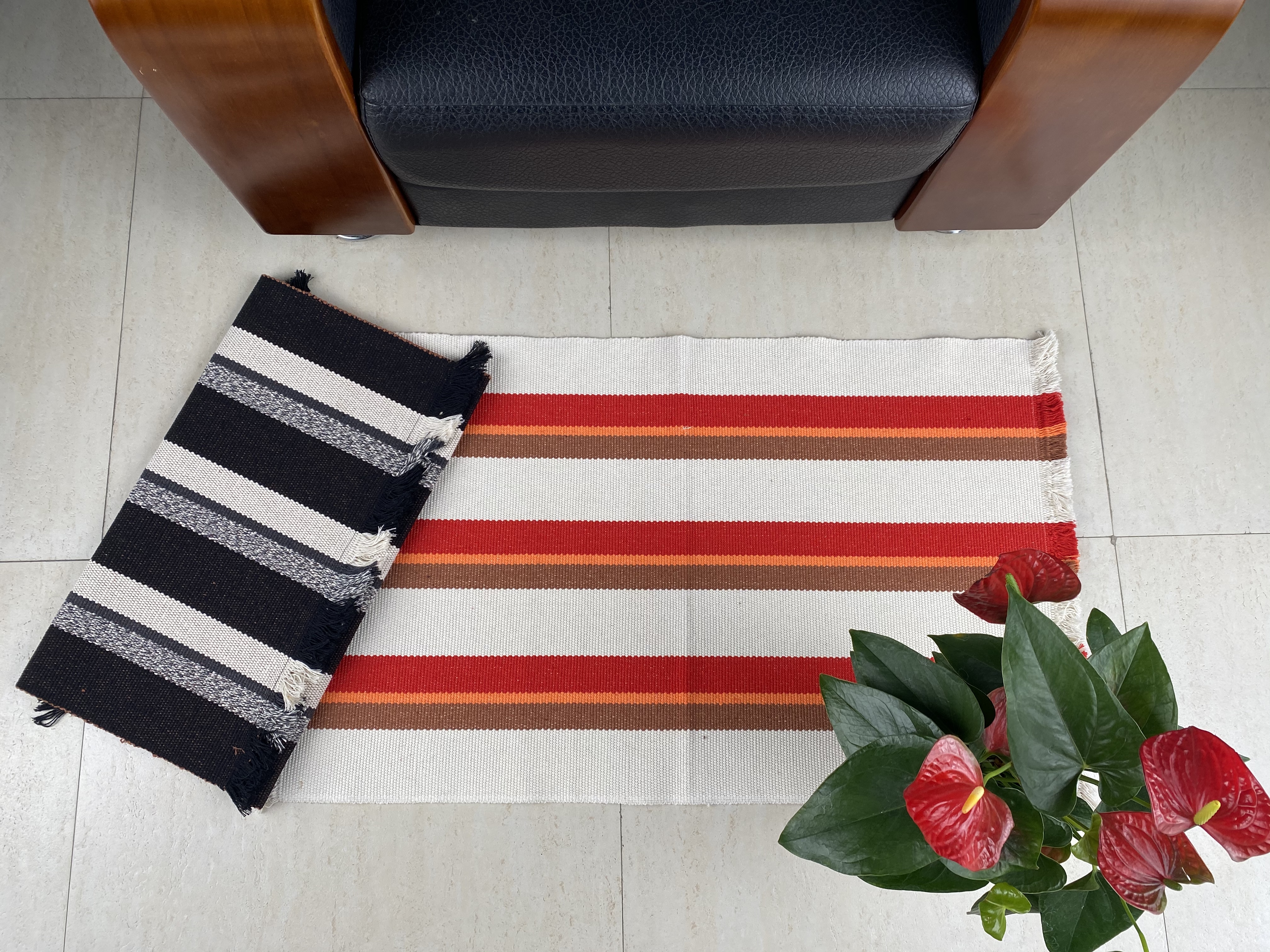 Moisture Controlled Vibrant Cotton Rugs - Stylish Woven Textures for Improved Strength