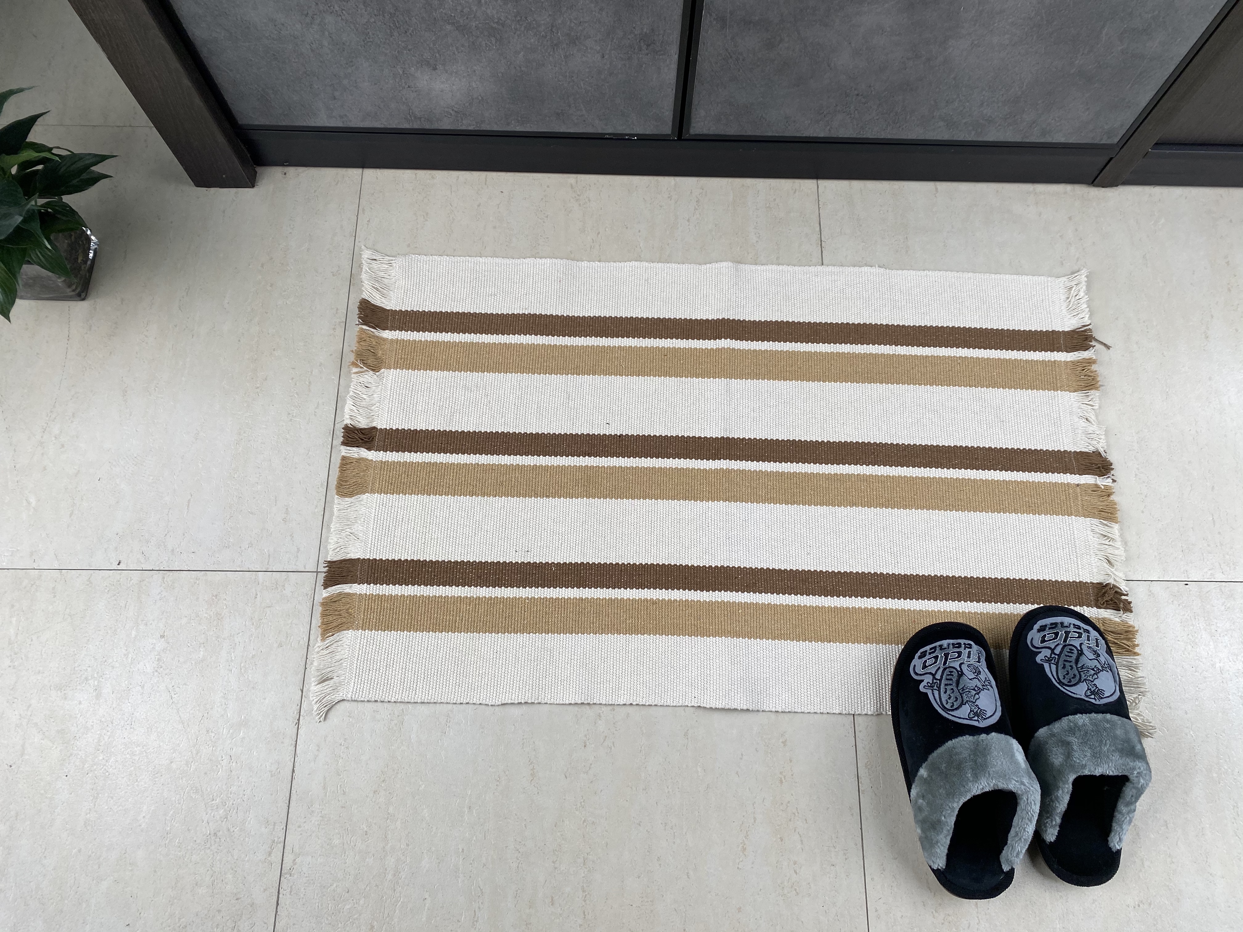 Elegant Handmade Cotton Carpet - Artisanal Textured Rug Perfect for Cozy Interior Spaces