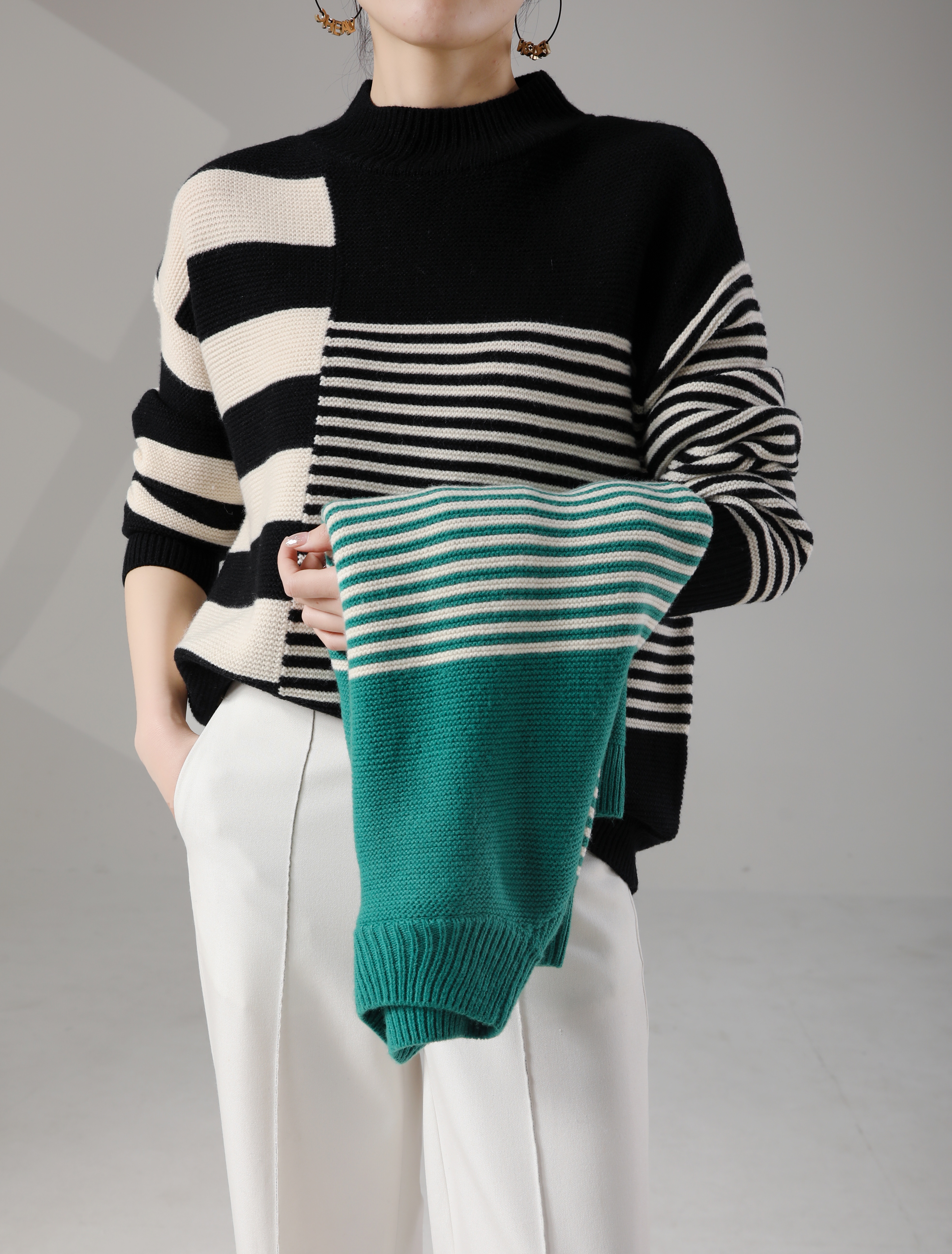 Casual Women's Knit Top - Stylish Pullover with Cozy Fabric