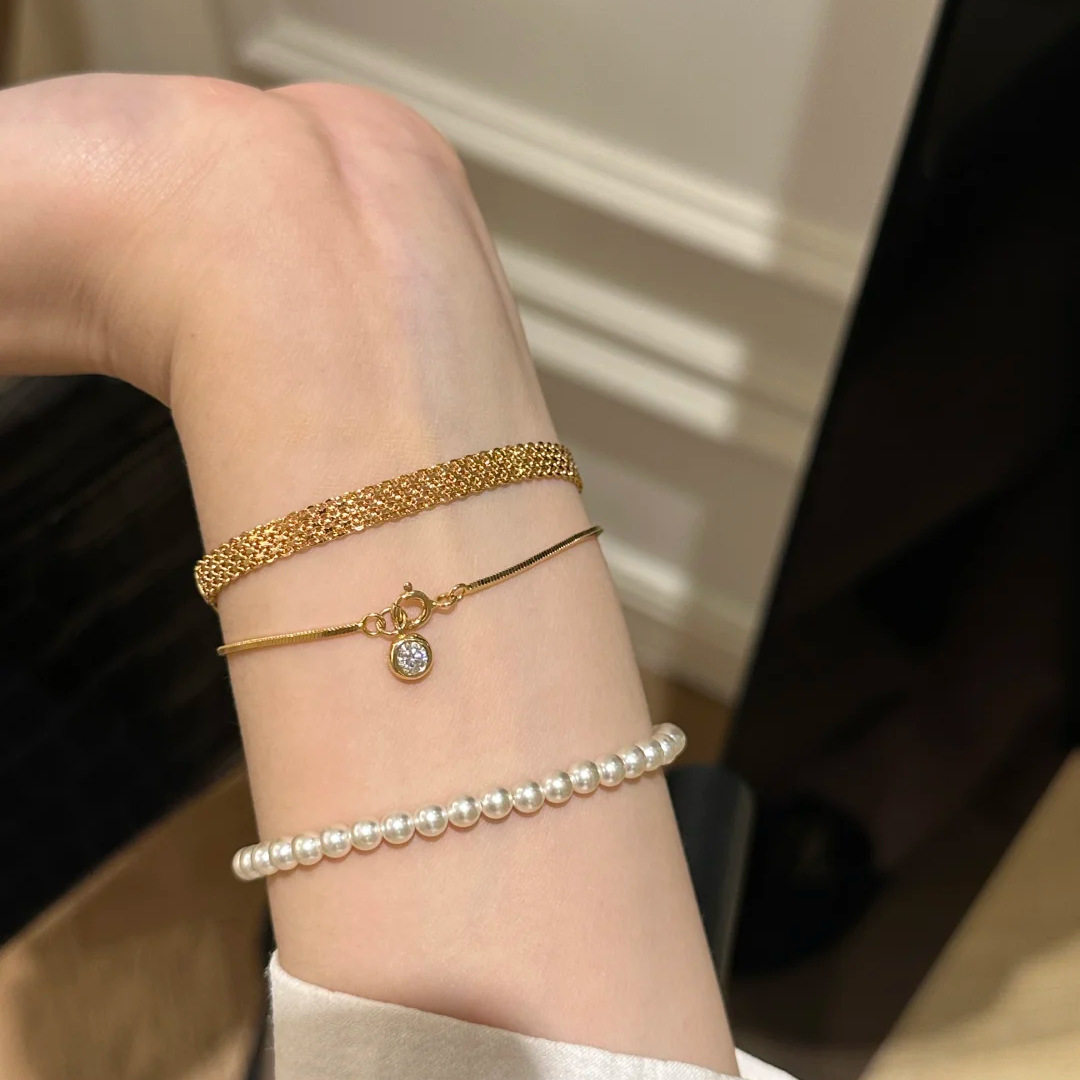 Elegant Gold Bracelet - Unisex Wave Design Fashion Bangle, Lightweight Wristband Men and Women, Perfect Gift for Loved Ones Free shipping