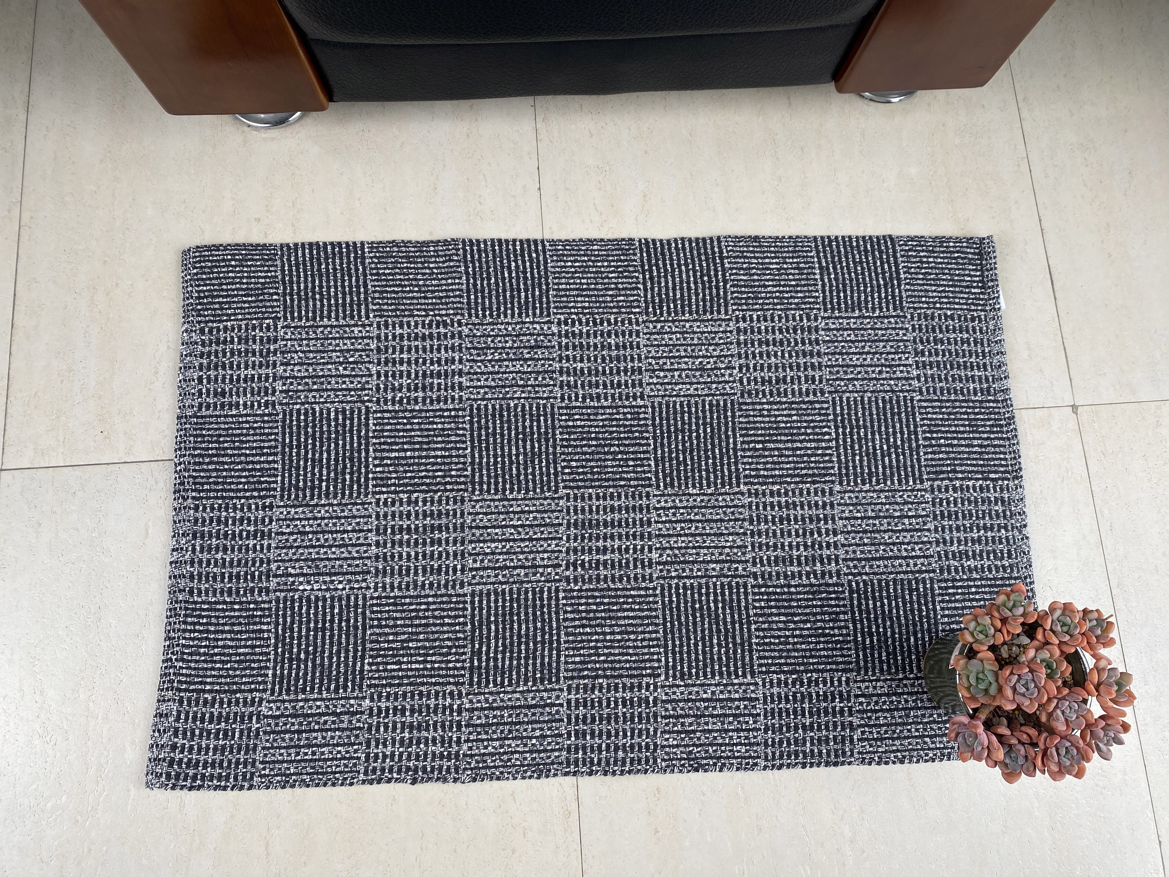 Premium Handmade Cotton Floor Mat - Elegant Weaved Texture Ideal for All Rooms