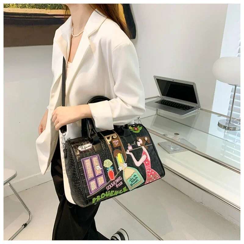 New European and American Embroidered D Women s Designer New Large Capacity Shoulder Bag Boston Fashion Crossbody Bag bag