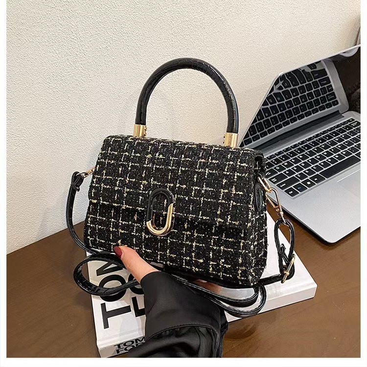New Fashionable Women s Side Bag Slant Shoulder Square Bag Designer Trendy Shoulder Bag Trendy Handbag New Style bag