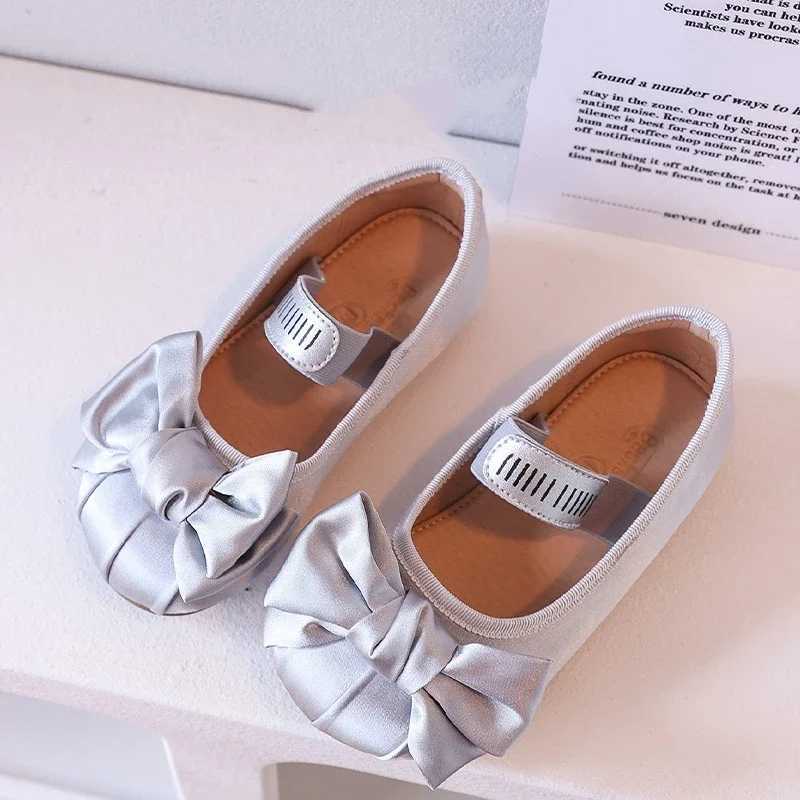 Autumn baby girl ballet dance shoes fashionable bow high-quality ultra-fine fiber childrens apartment party night childrens casual shoes M250103