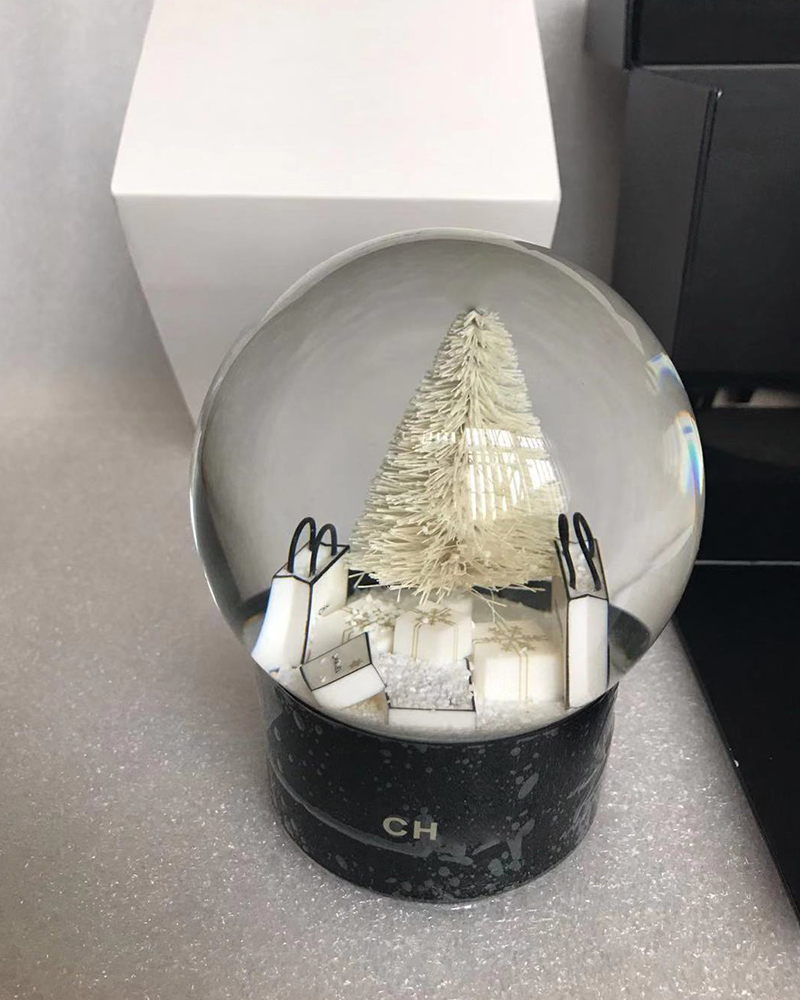 CClassics Snow Globe With Christmas Tree Inside Car Office Home Decoration Crystal Ball Special Novelty Christmas Gift with Gift Box