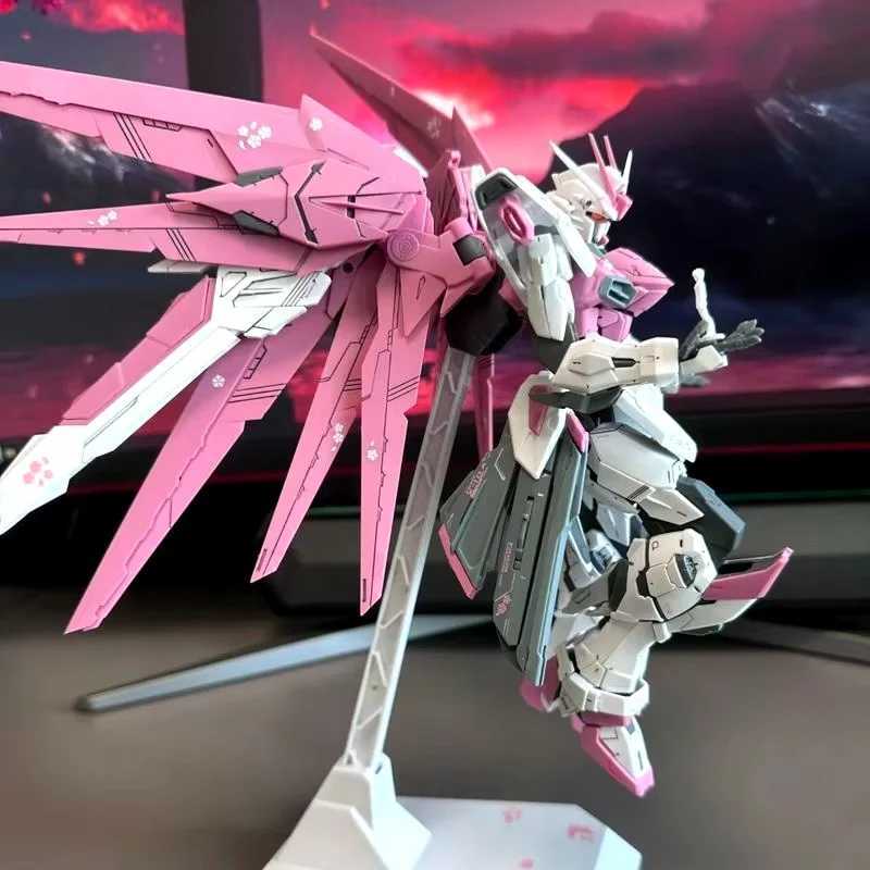 ZGMF-X10A HG 1/144 Freshman Freedom Mecha Assembly Model Action Figures Cherry Blossom Color Scheme Childrens Toy Gift Decoration W250103