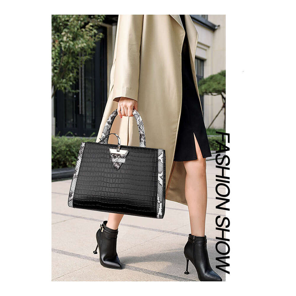 Women's Bags Big New Fashionable Snake Skin Pattern Tote Bag Texture Women's Large Capacity Shoulder Oblique Straddle Handbag