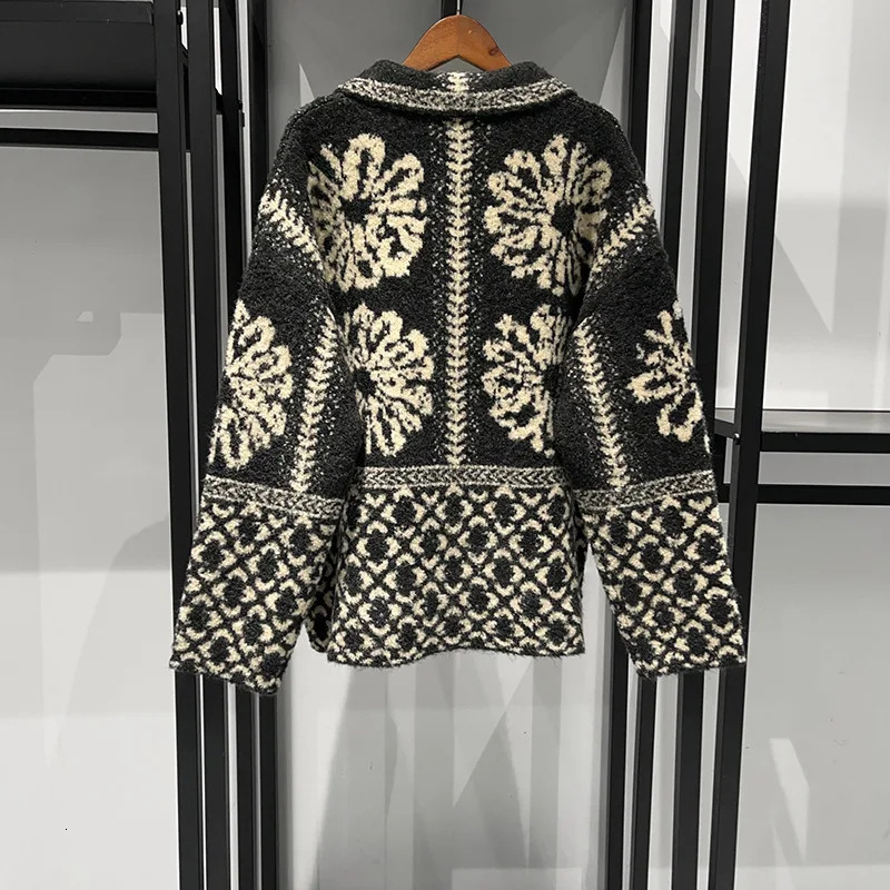 Women's Early Spring 2025 New Vintage Jacquard Loose And Lazy Fair Isle Pull-Up Lapel Sweater