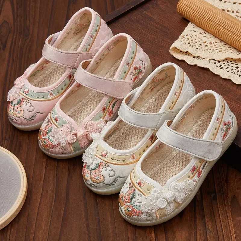 Childrens Hanfu shoes sweet embroidered girls princess shoes fashionable ancient Chinese style childrens flat shoes M250103