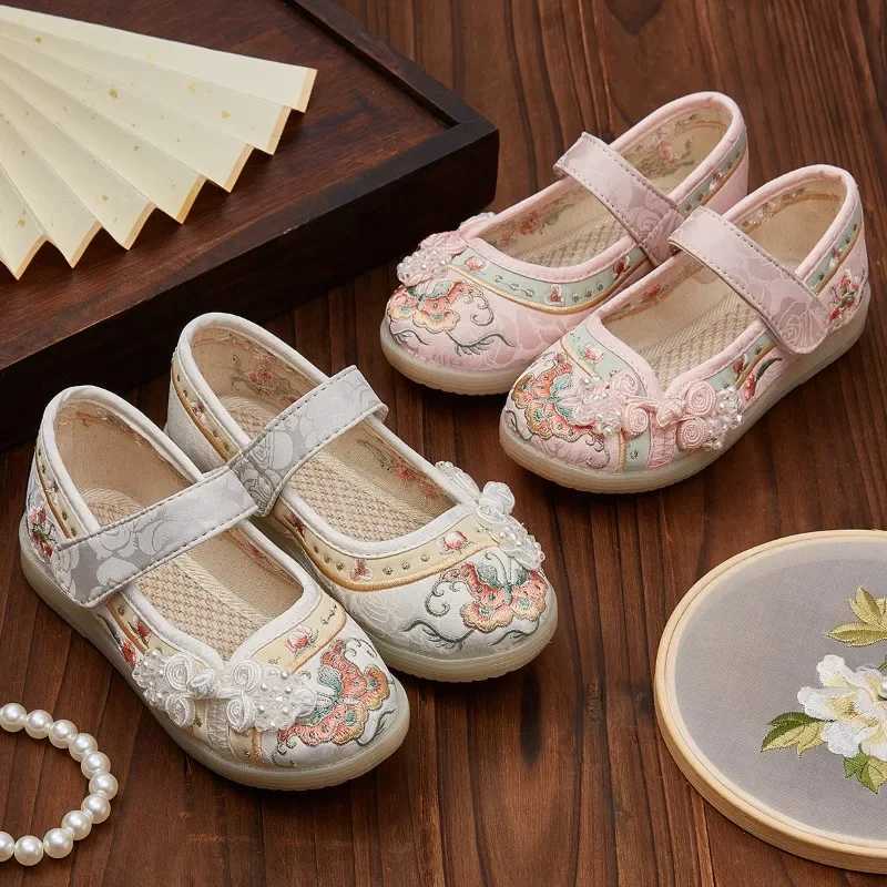 Childrens Hanfu shoes sweet embroidered girls princess shoes fashionable ancient Chinese style childrens flat shoes M250103