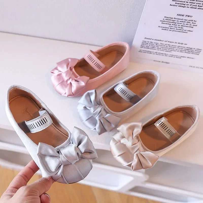 Autumn baby girl ballet dance shoes fashionable bow high-quality ultra-fine fiber childrens apartment party night childrens casual shoes M250103